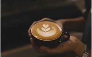 世纪咖啡拉花爱心：跨越东西方的泡沫艺术对话