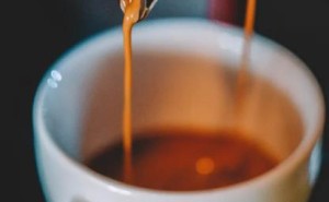 浓缩咖啡的苦酸密码：从化学本质到风味平衡的艺术