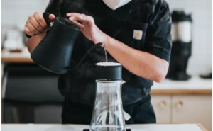 空腹喝咖啡后的不适反应与科学应对指南