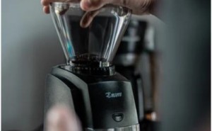 速溶咖啡的双刃剑：便利与健康之间的科学解析