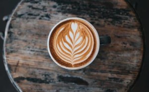 铁观音牛奶咖啡：传统茶韵与现代饮品的跨界对话
