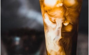 咖啡馆系列：都市生活的多重叙事空间