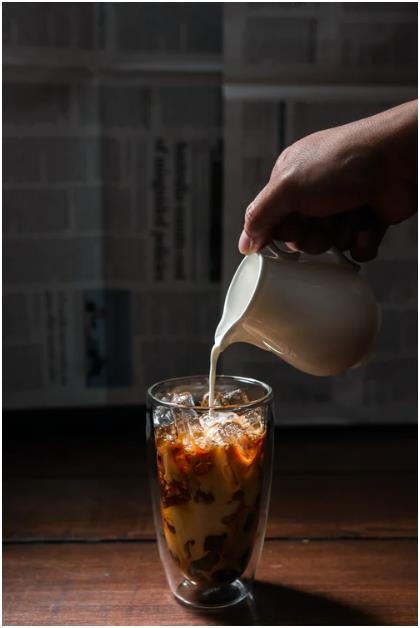 如何用浓缩咖啡制作绵密奶泡水