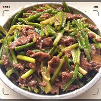 牛肉炒蒜苗 牛肉炒蒜苗