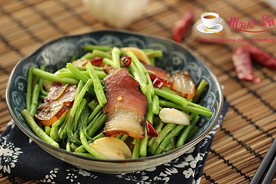 腊肉炒泥蒿 腊肉炒泥蒿