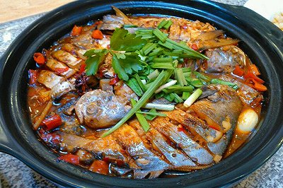 鲳鱼炖臭豆腐﹝俗话说“无鱼不成宴”﹞ 鲳鱼炖臭豆腐﹝俗话说“无鱼不成宴”﹞
