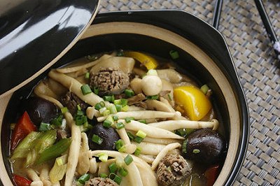 蚝油杂菇牛肉丸煲 蚝油杂菇牛肉丸煲