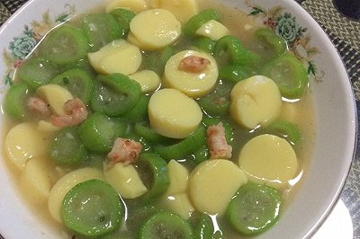 玉脂豆腐烩丝瓜 玉脂豆腐烩丝瓜