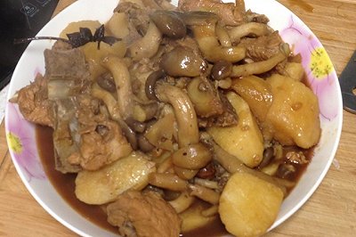 山药蘑菇烧排骨 山药蘑菇烧排骨