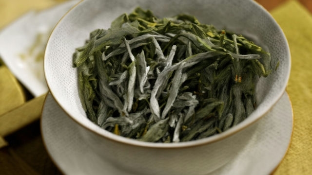黄茶的制造工艺流程揭秘从鲜叶采摘到成品的每一步都不可忽视 黄茶的制造工艺流程揭秘从鲜叶采摘到成品的每一步都不可忽视