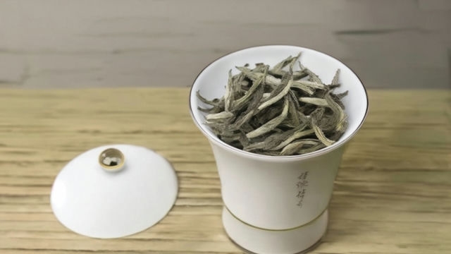 探索霍山黄芽与文新信阳毛尖特级茶的价格表及品质对比分析 探索霍山黄芽与文新信阳毛尖特级茶的价格表及品质对比分析