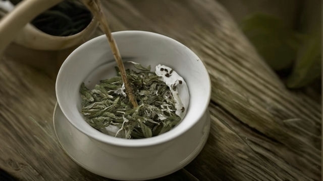 霍山黄芽与雪窖酒53度酱香型价格揭秘香气四溢的完美搭配解析 霍山黄芽与雪窖酒53度酱香型价格揭秘香气四溢的完美搭配解析