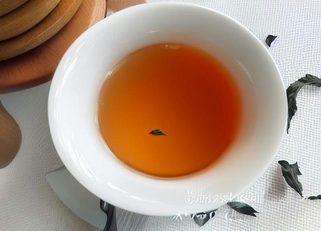 品味乌龙茶的精致饮品体验 探索多样风味的茶香世界 品味乌龙茶的精致饮品体验 探索多样风味的茶香世界